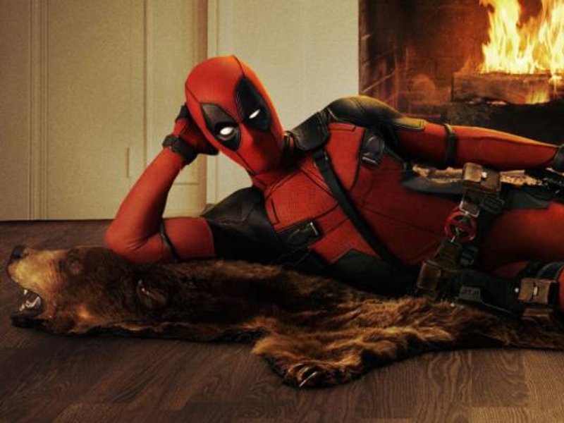 Deadpool 3: Ryan Reynolds surpreende com novo traje em fotos dos bastidores